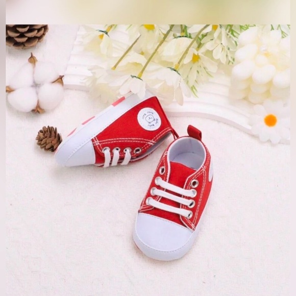 Baby infant newborn red canvas soft lace up sneakers size 2 - Picture 3 of 4